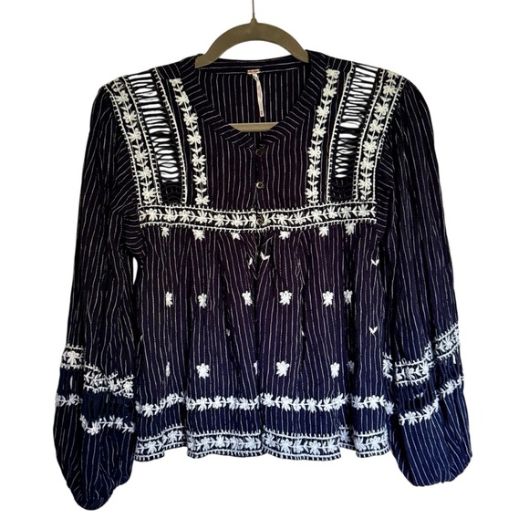 Free People All Roads Lead To You Embroidered Blouse Top Navy White Size XS Boho - Picture 2 of 15